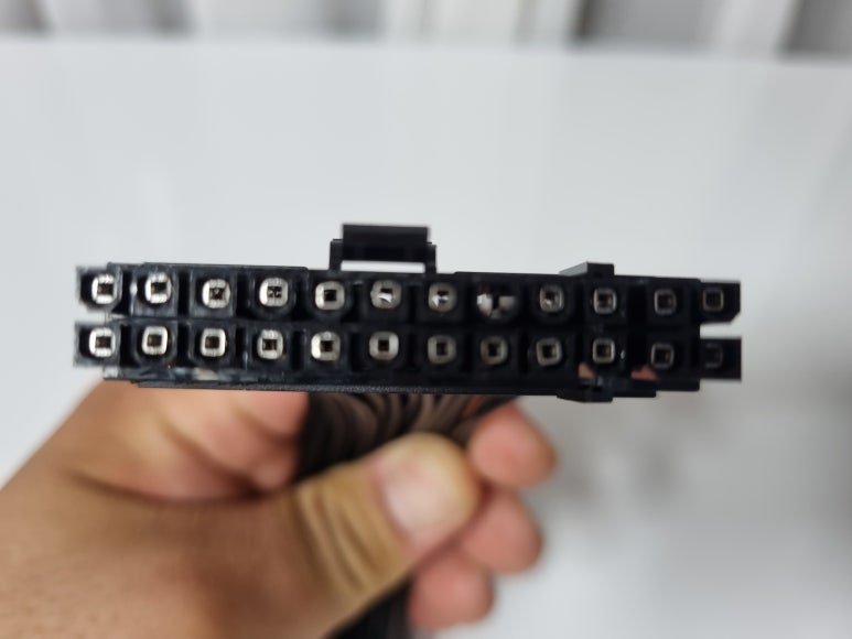 140mm 팬 장착한 골드파워 STARS CYGNUS 850W 풀모듈러 사용기_14.jpg