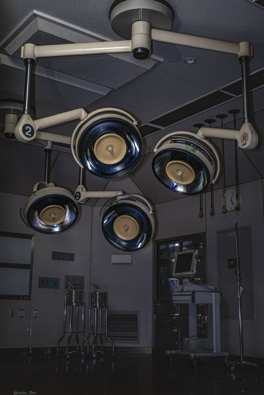 일본, 산 속 깊숙이 있는 종합병원 폐허🏥_1.jpg
