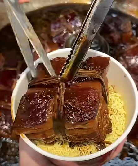 격하게 동파육 라면이 먹고싶다_1.png