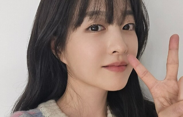 곧 데뷔 20년차 찍는 여배우_1.png