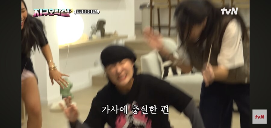 노래가사를 너무나 기깔나게 표현한 희극인_11.jpg