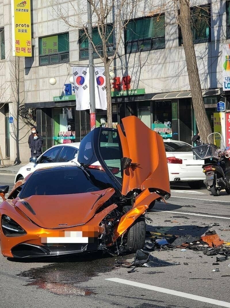 슈퍼카 차량사고.._3.jpg