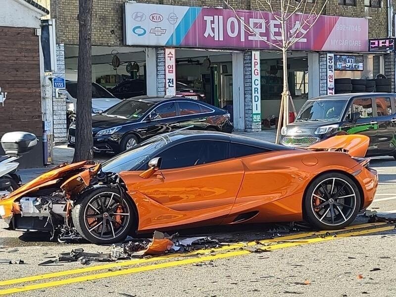 3억짜리 맥라렌 대파사고_2.jpg