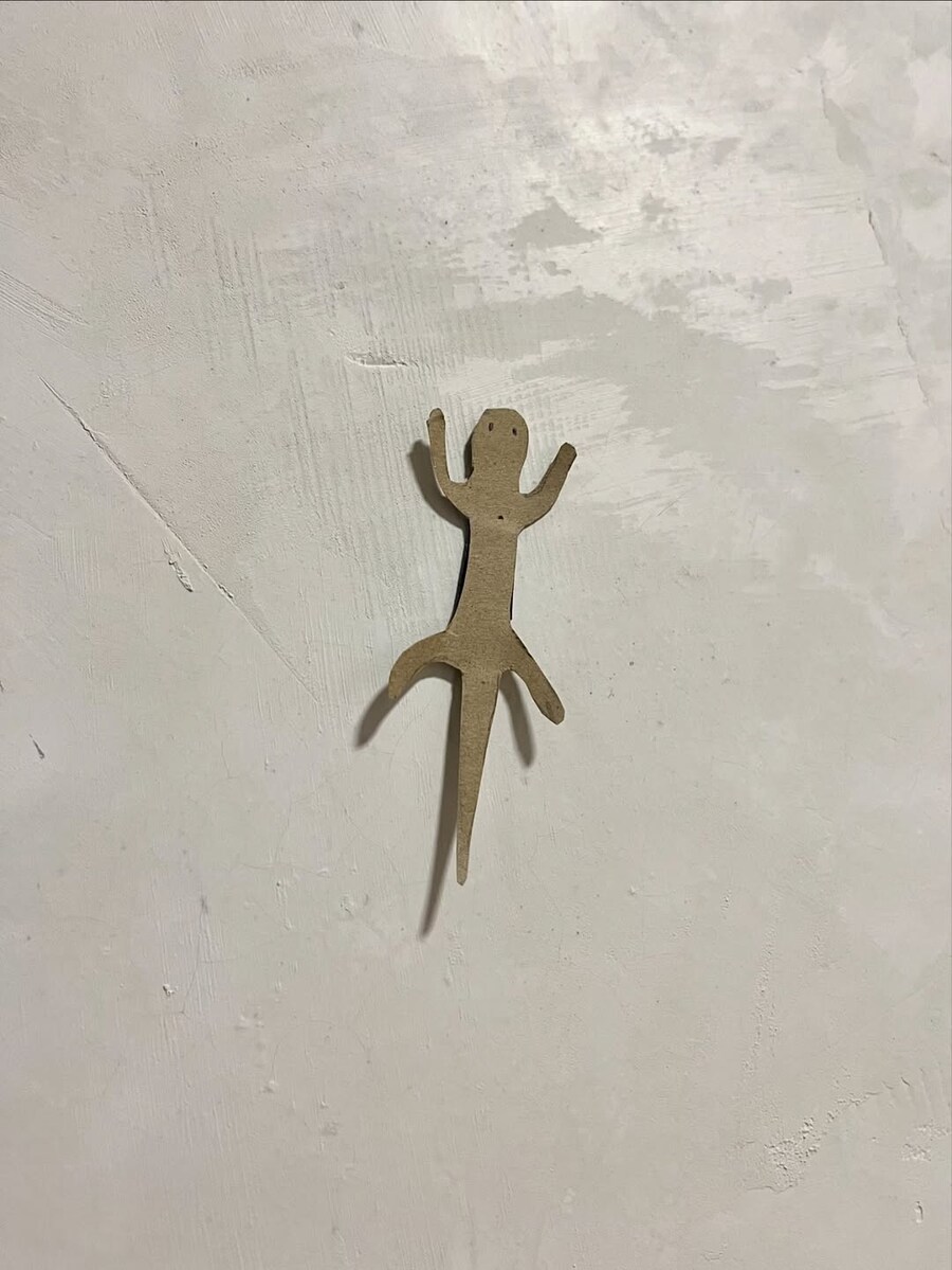 벽에 종이 도마뱀을 붙여놓으면?_4.jpg