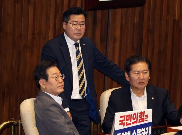 여기 청래 질서가 왜 이래?_5.jpg