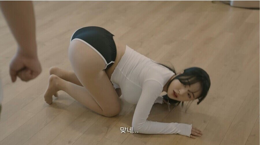 층간소음 떄문에 윗집으로 올라온 누나_3.jpg