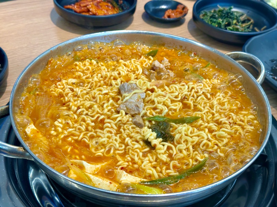김치찌개 라면사리 추가 & 제육_1.jpeg