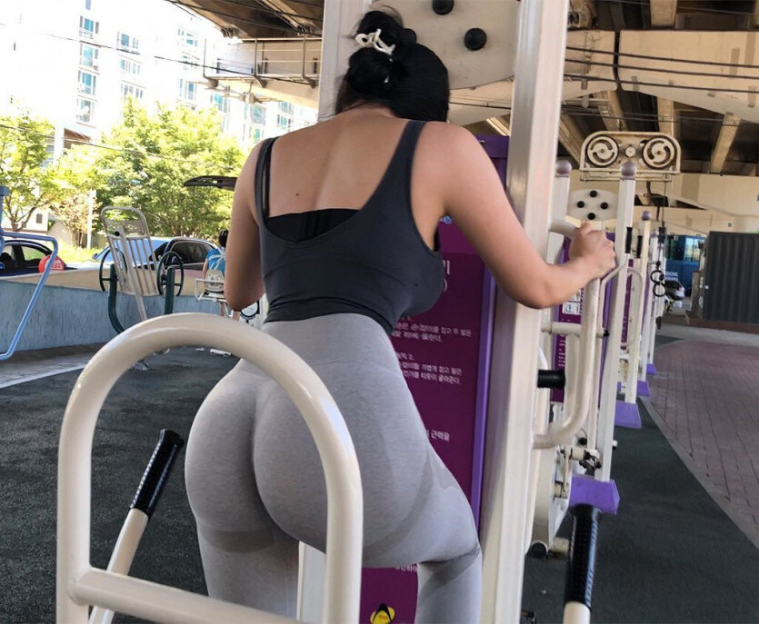 호불호 갈린다는 공원 운동녀_1.jpg