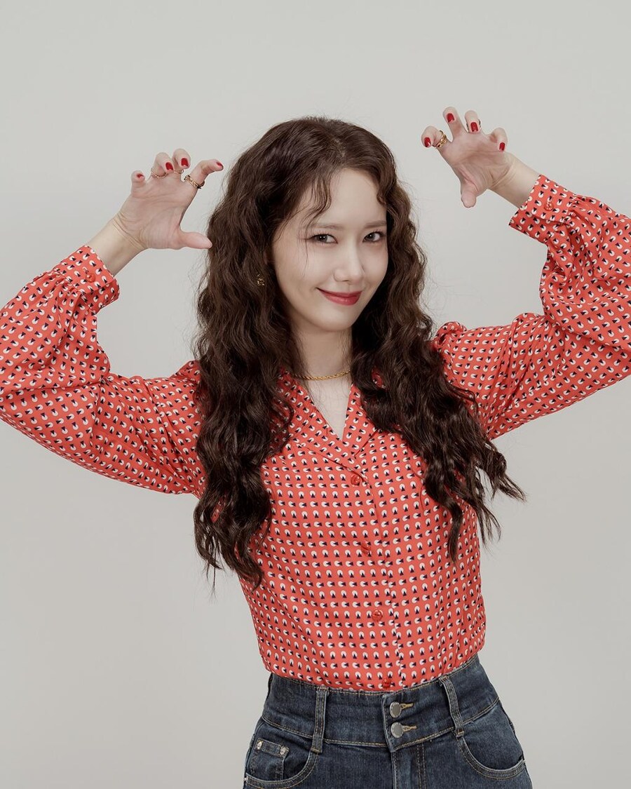 윤아 '악마가 이사왔다' 포스터 현장_2.png