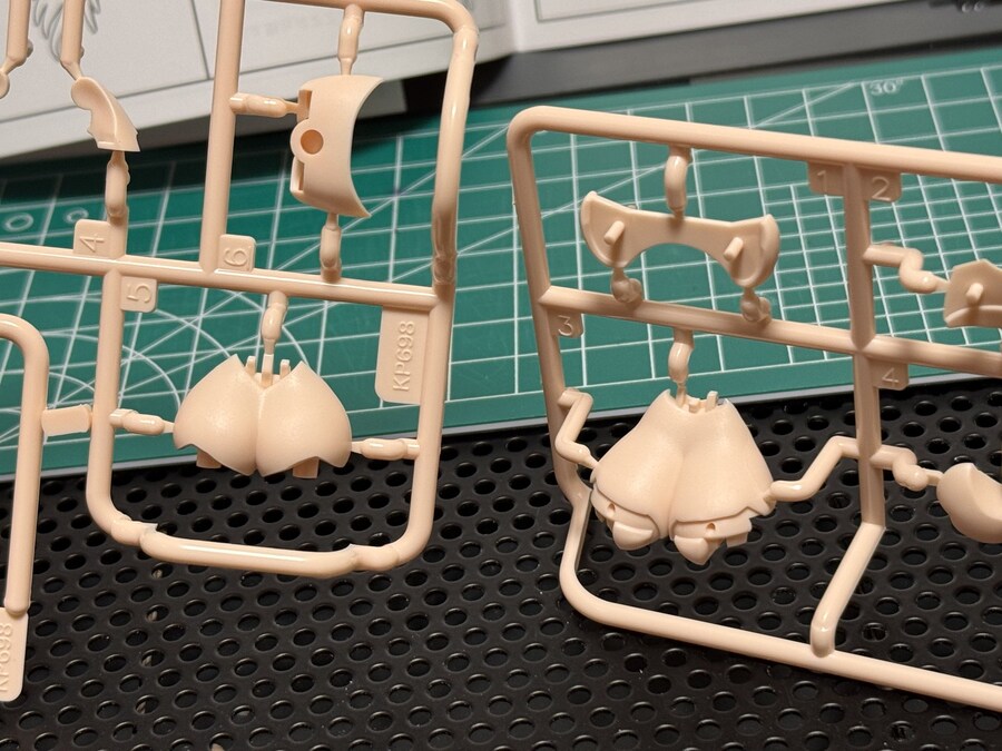 [코토부키야] 메가미 디바이스 오우부 츠쿠요미 레갈리아 소체 조립 이미지_1.jpg