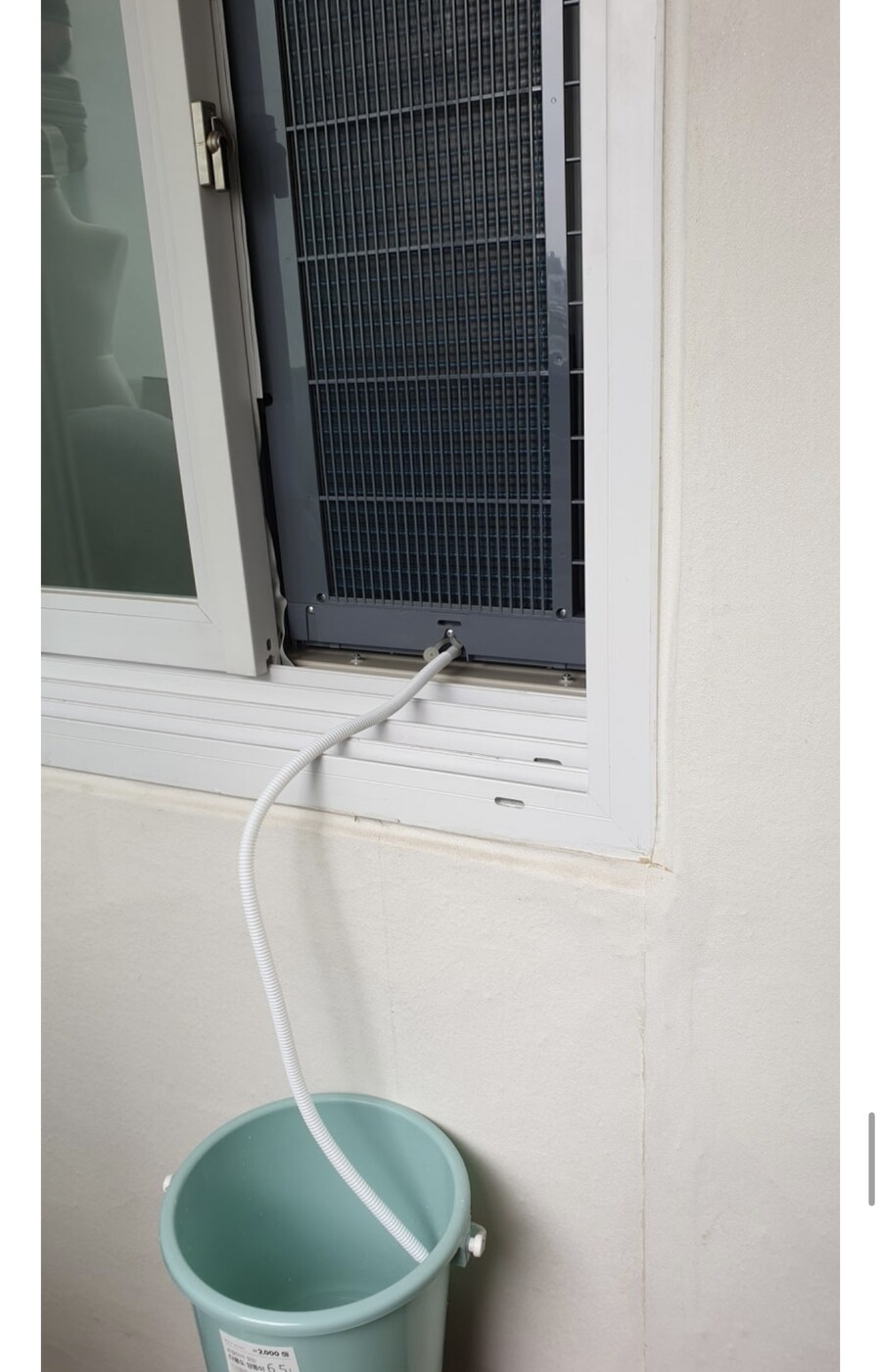 (에어컨) 한국인 80%가 모르는 창문형 에어컨 배수 방법.JPG_3.jpg