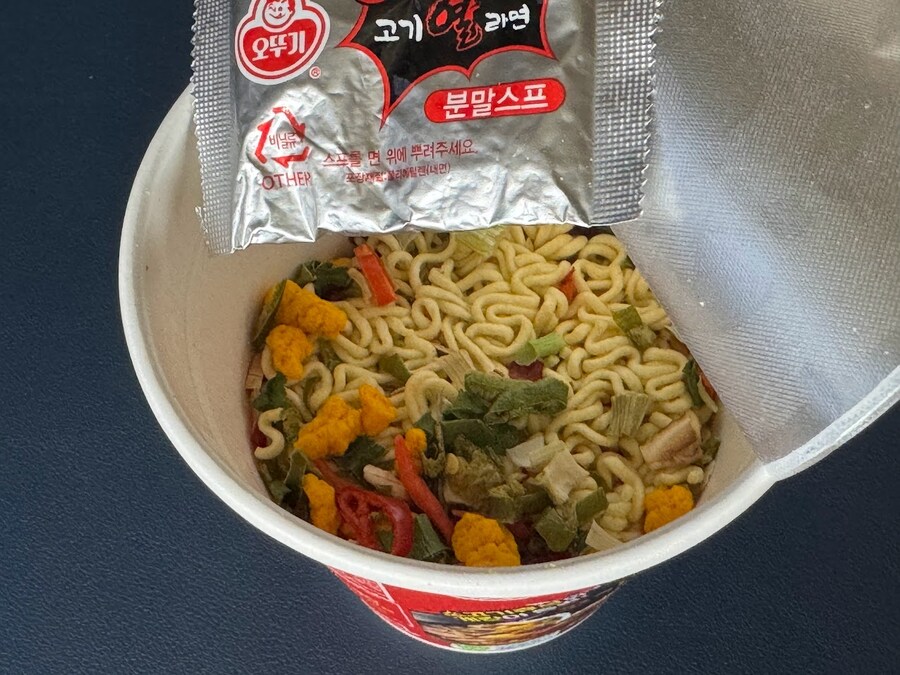 오뚜기 WOW! 고기열라면/새우진짬뽕_4.jpg