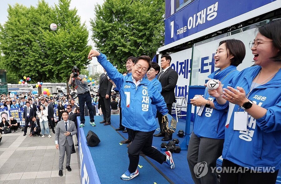 금융위도 하나 통제못하는 병.신 대통령_1.jpg