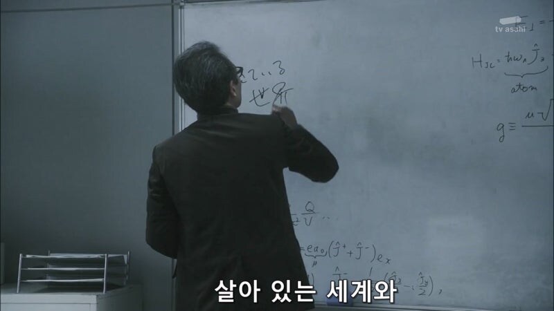 사랑하는 여자를 위해 살인을 저지를 수밖에 없었던 과학자_8.jpg