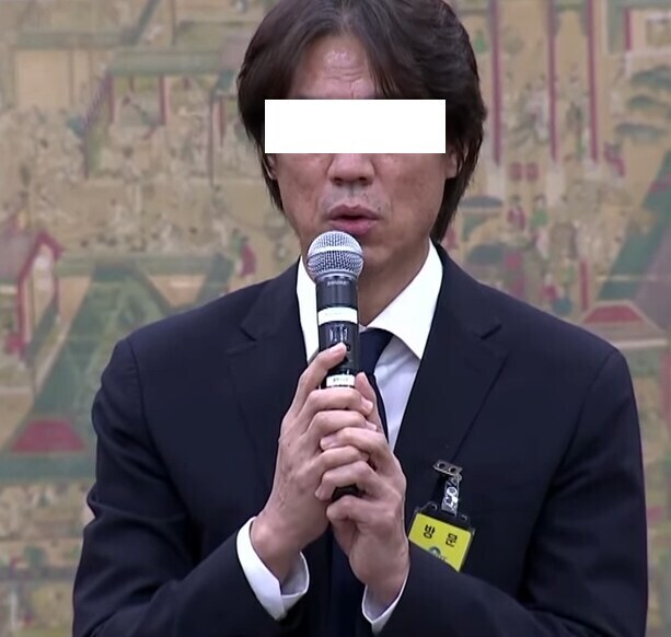 다음달에 봉사하는 축구 국대 감독_1.jpg