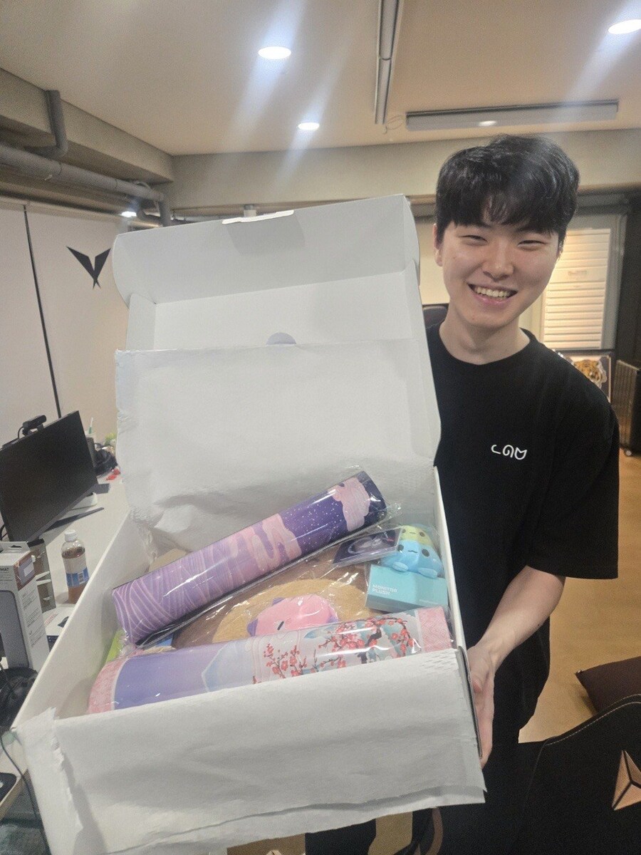 메이플에 선물받은 롤 프로게이머_2.jpg