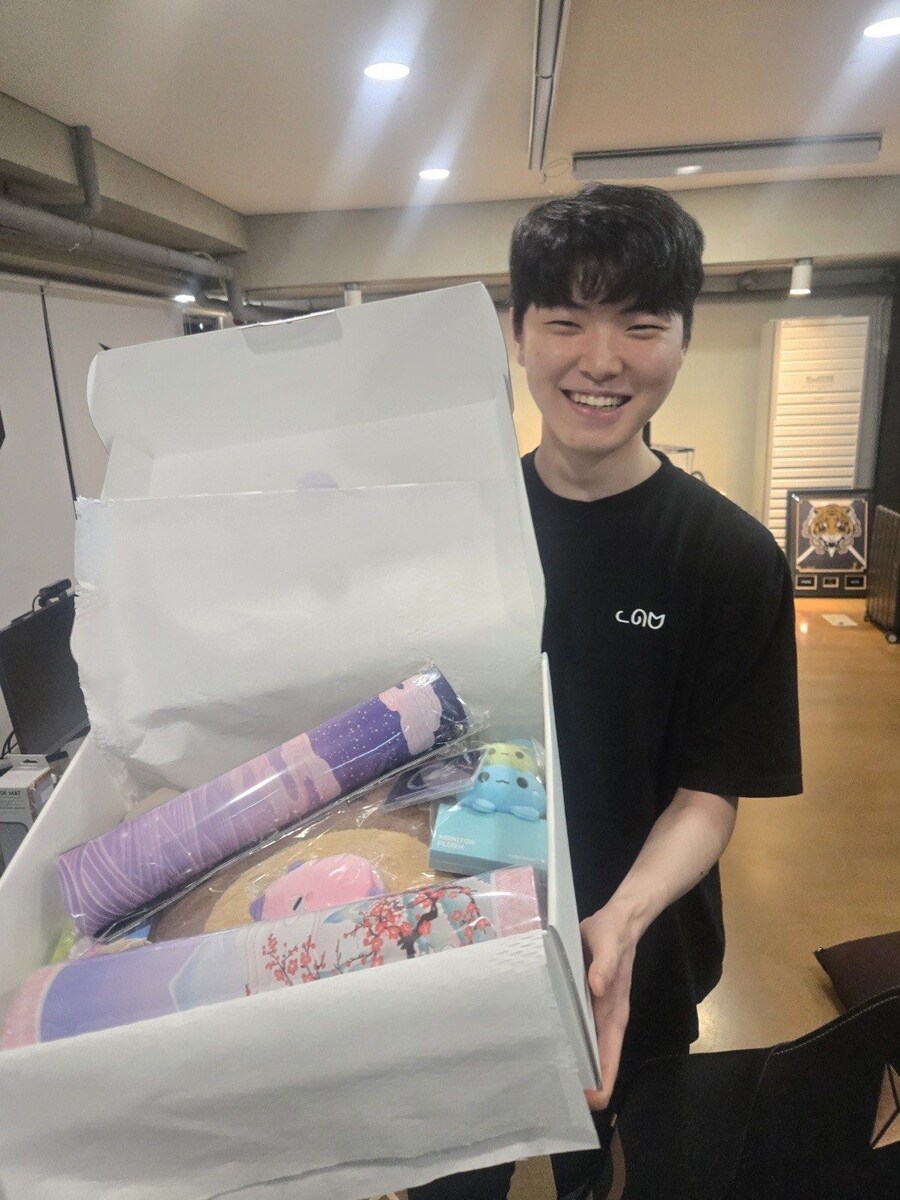 메이플에 선물받은 롤 프로게이머_3.jpg