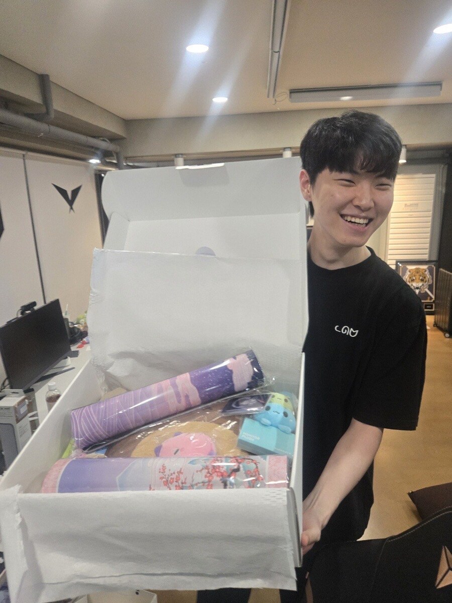 메이플에 선물받은 롤 프로게이머_4.jpg