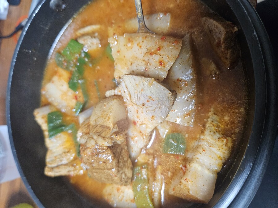 너희 내가 방금 만든 수육국밥 먹으라면 먹어?_2.jpg