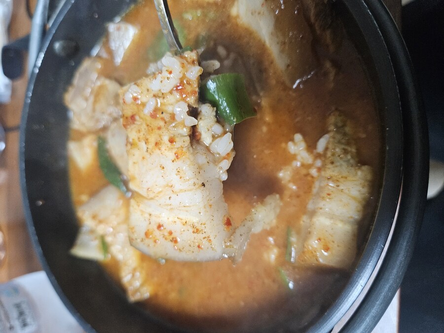 너희 내가 방금 만든 수육국밥 먹으라면 먹어?_3.jpg