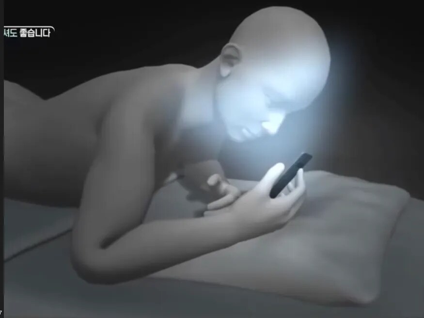 가장 최악으로 뽑히는 스마트폰을 보는자세_1.png