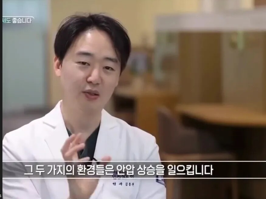 가장 최악으로 뽑히는 스마트폰을 보는자세_6.png