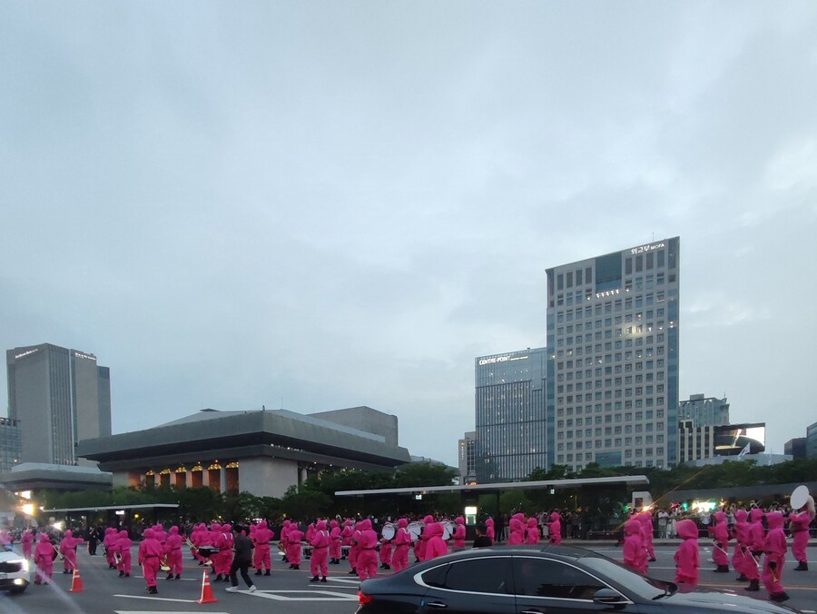 오징어게임)퍼레이드 관람후기_2.jpg