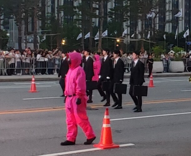 오징어게임)퍼레이드 관람후기_8.jpg