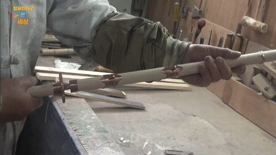 대한민국의 몇안되는 조선전통검 장인의 칼제작현장.jpg_34.jpg