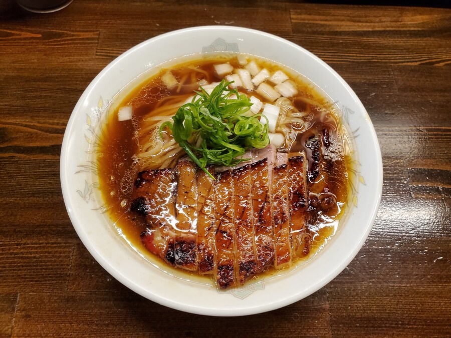 일본, 훈제 닭고기를 올린 간장라멘🍜_1.jpg