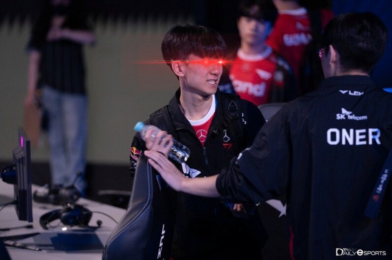 롤) 어제밤 적당히 큰 떡밥_2.png
