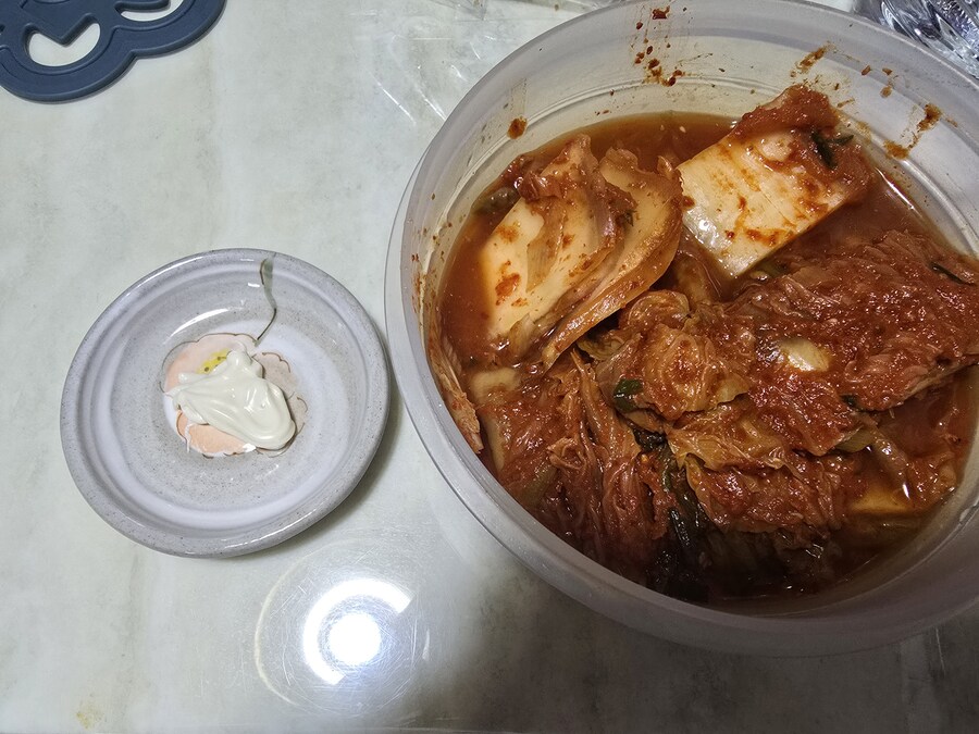 김치에 마요네즈 먹어봣음..._1.jpg