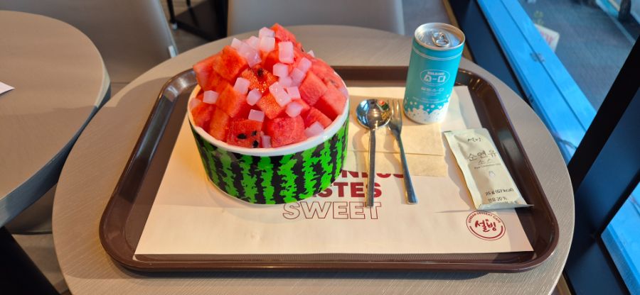 설빙에서 수박듬뿍화채설빙을 먹어봤습니다._1.jpg