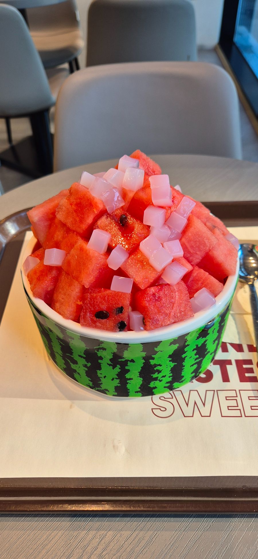 설빙에서 수박듬뿍화채설빙을 먹어봤습니다._2.jpg