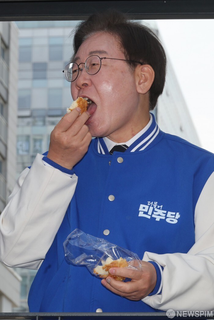 떡갈비 뜯어먹는 이재명_7.jpg