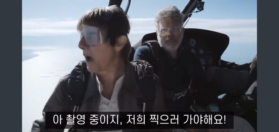 탑건매버릭 흥행에 감사인사 하는 탐크루즈_12.jpg