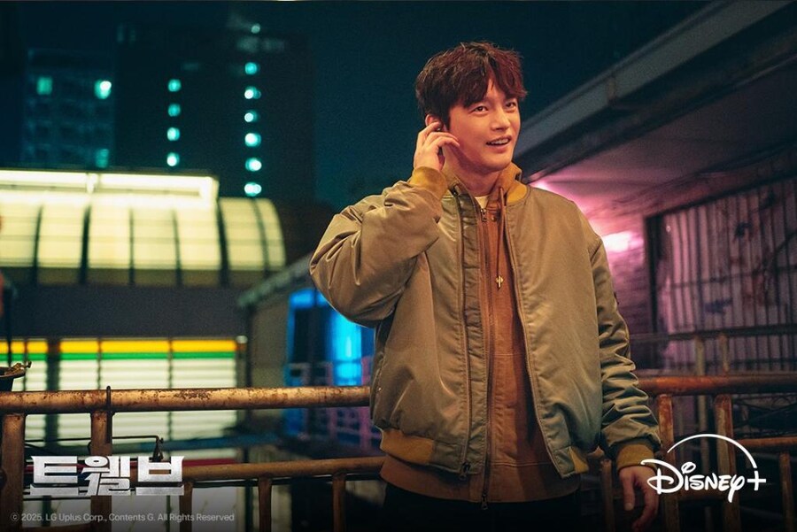 디플 마동석 '트웰브' 스틸_3.png