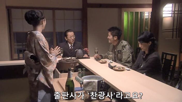 자기가 쓴 내용이 드디어 책으로 나오는 유부녀 기자의 최후_11.jpg