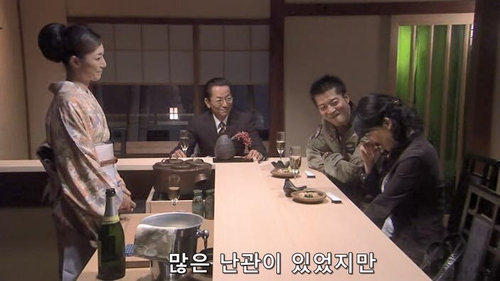 자기가 쓴 내용이 드디어 책으로 나오는 유부녀 기자의 최후_14.jpg