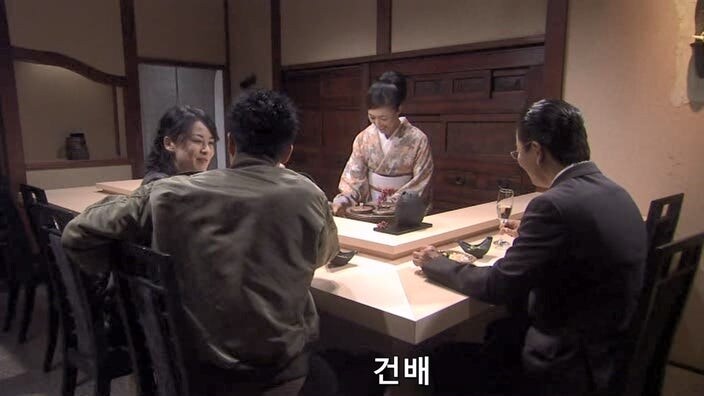 자기가 쓴 내용이 드디어 책으로 나오는 유부녀 기자의 최후_20.jpg