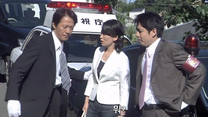 자기가 쓴 내용이 드디어 책으로 나오는 유부녀 기자의 최후_33.jpg