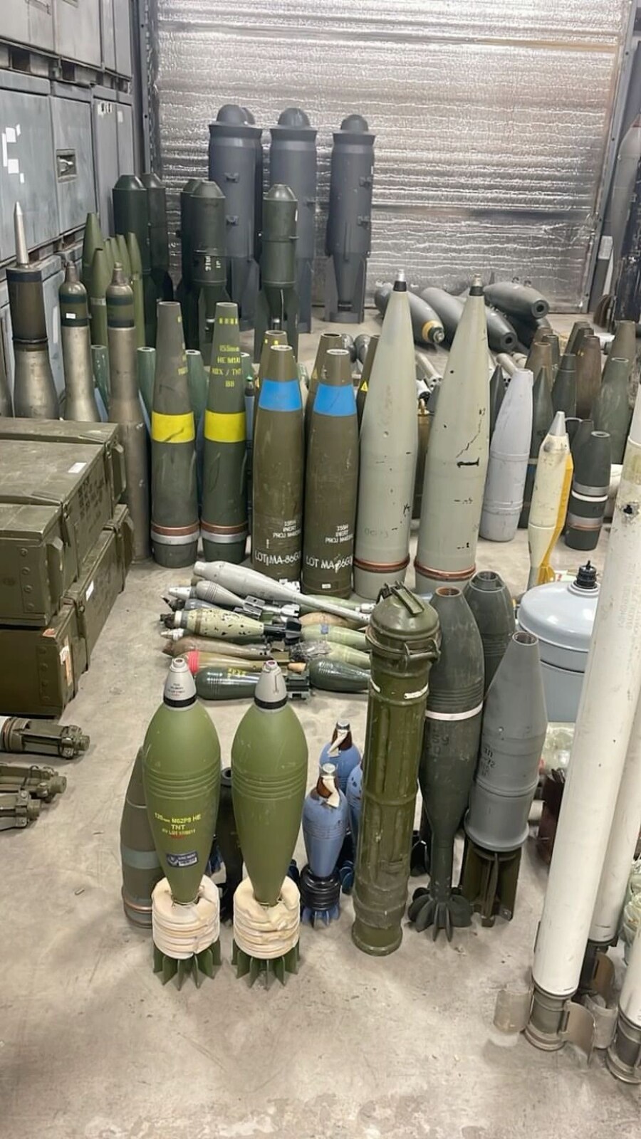 미국 경찰 무기고_1.jpg