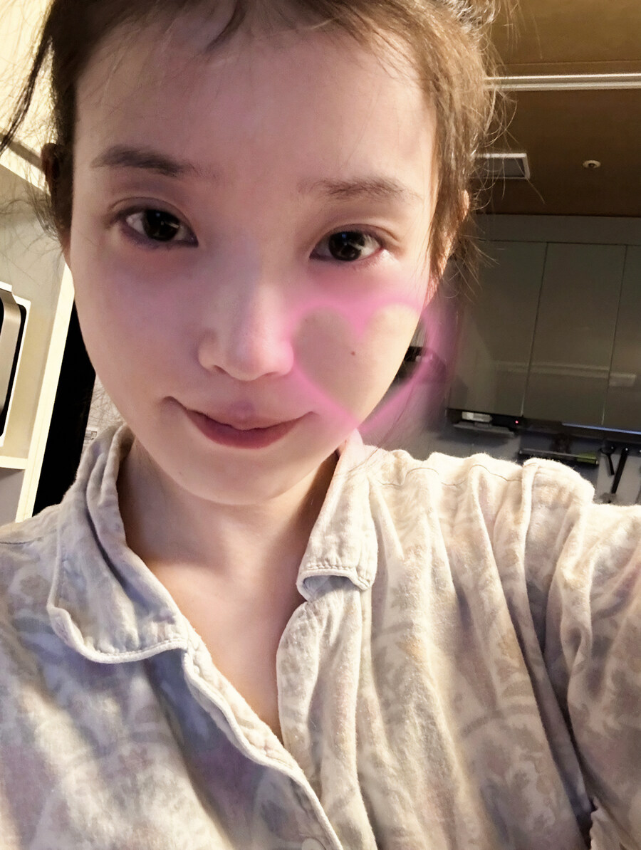 2025.06.29 아이유 베리즈 포스트 사진 보정_1.jpg