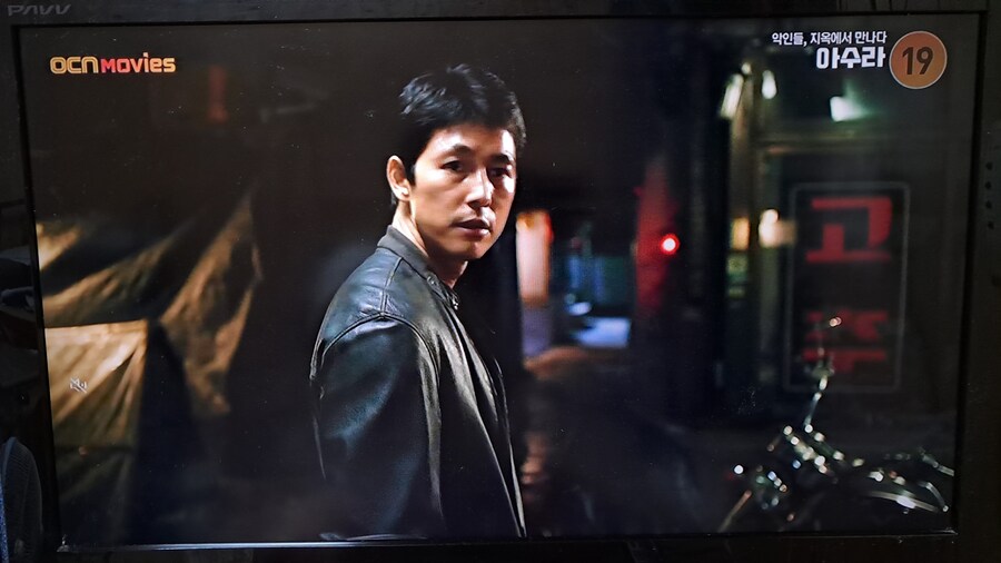지금 OCN movies에서 엄청난거 트네_1.jpg