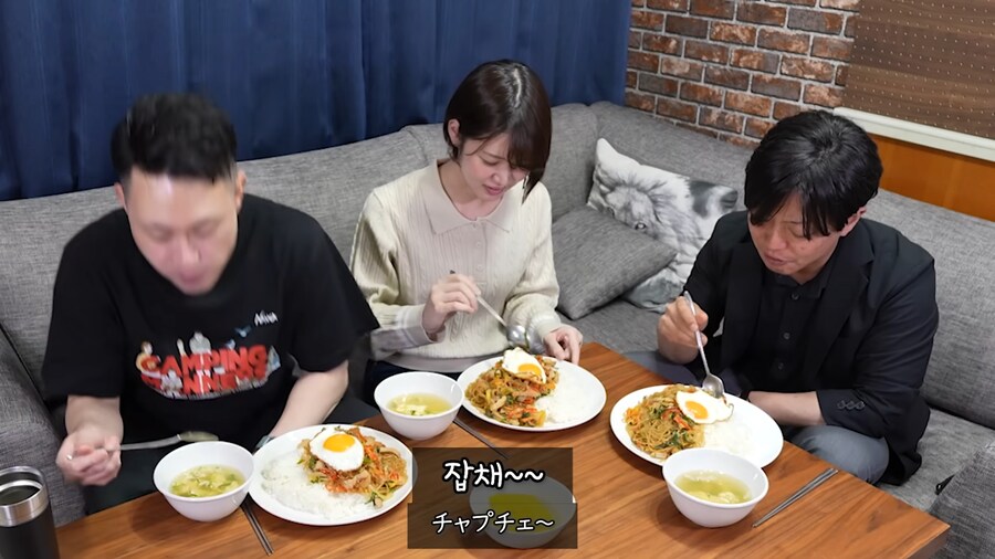 유튜브) 항상 밥을 너무 많이 주는 한국 친구가 불만인 일본친구_11.png