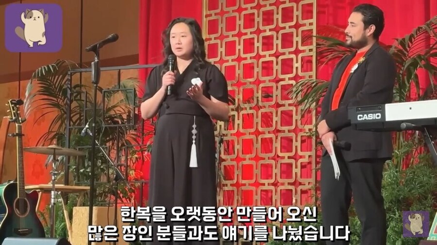 중국이 빼액하던말던 이젠 신경도 안쓰던 올초 디즈니랜드의 설날행사_4.jpg