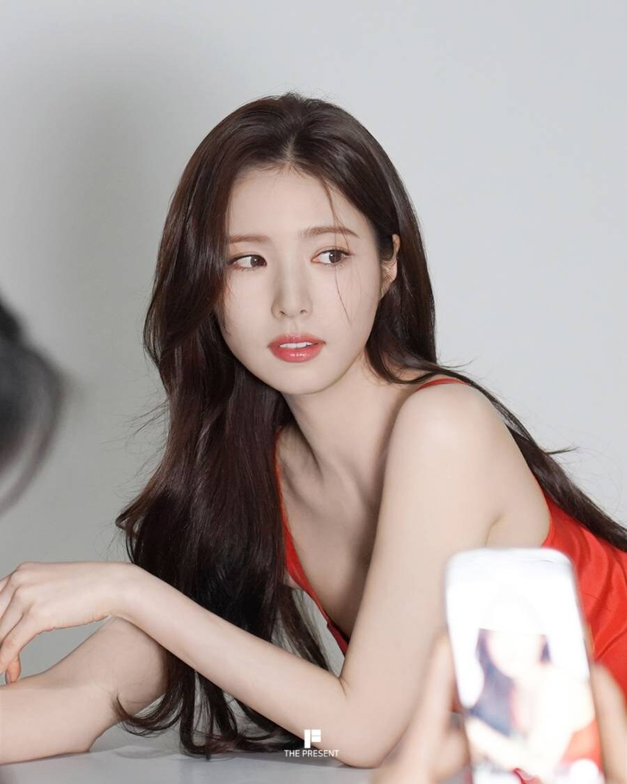 신세경, 비하인드컷도 화보처럼…눈부신 미모_7.jpg