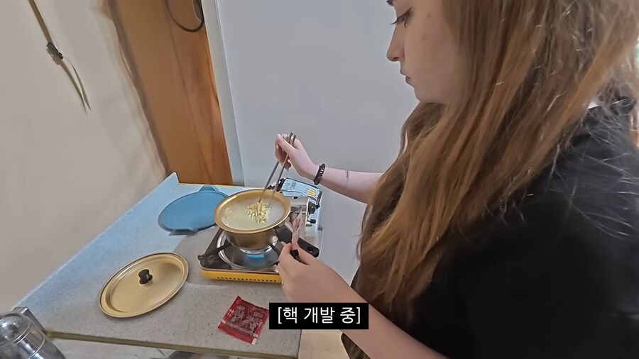 매운거에 자신있다는 프랑스처남에게 "불닭" 먹이기_23.png