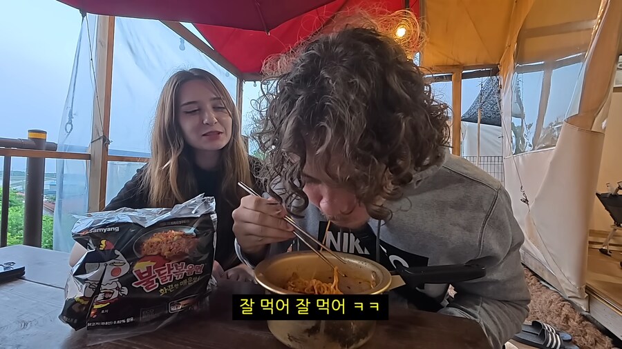매운거에 자신있다는 프랑스처남에게 "불닭" 먹이기_37.png
