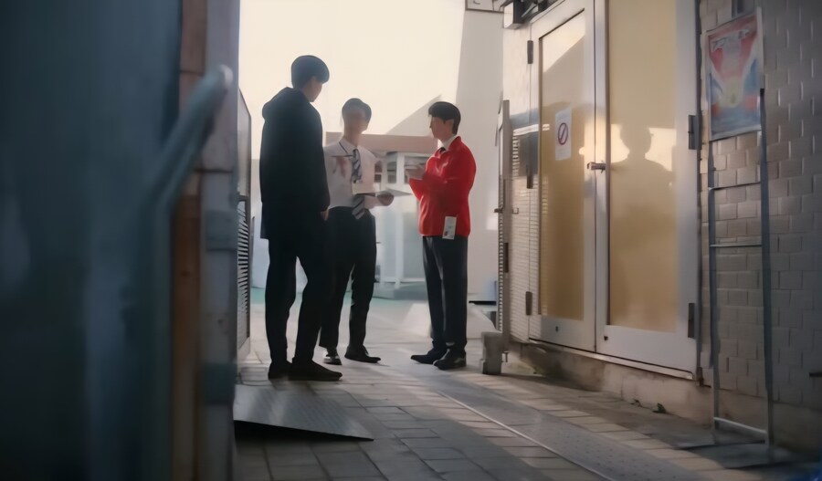 짱구) 20년 뒤 신형만 가족 실사화_6.jpg